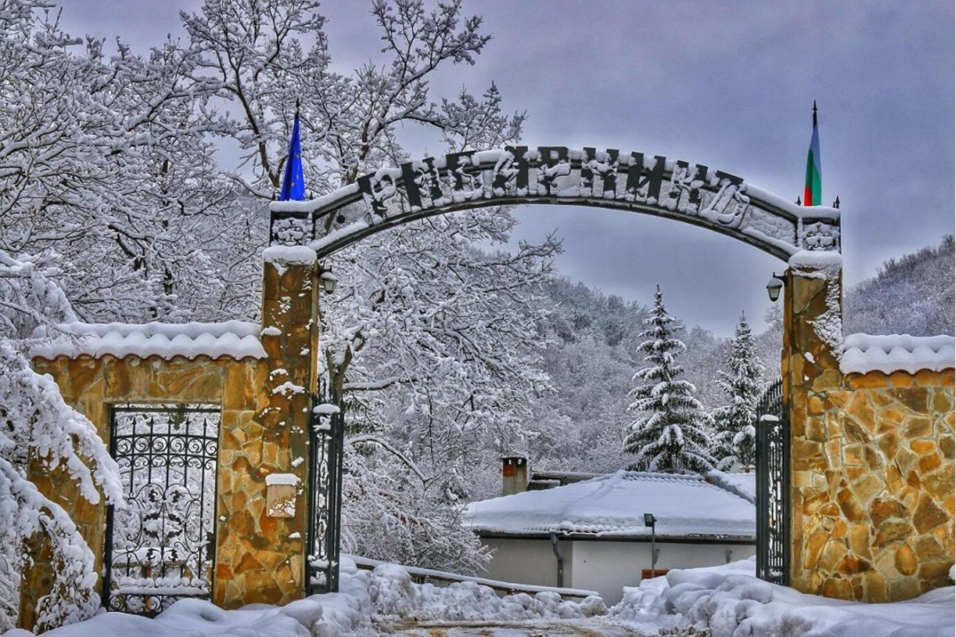 Рибарникъ Hotel Brŭshlyan Eksteriør billede